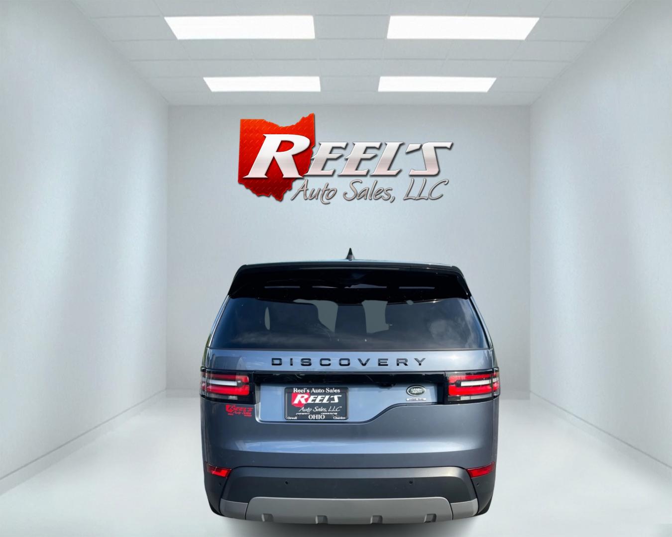 2018 Blue /Black Land Rover Discovery HSE (SALRR2RV5JA) with an 3.0L V6 DOHC 24V Supercharged engine, 8A transmission, located at 11115 Chardon Rd. , Chardon, OH, 44024, (440) 214-9705, 41.580246, -81.241943 - This 2018 Land Rover Discovery HSE is a luxurious and capable SUV that offers a blend of comfort, technology, and off-road prowess. With its 3.0L supercharged V6 engine, it produces 340 horsepower and is paired with an 8-speed automatic transmission. The interior features premium leather upholstery, - Photo#6